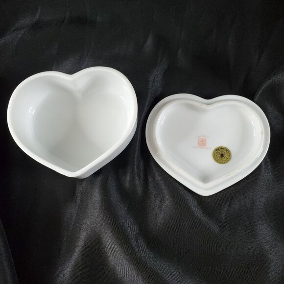 VTG TAKAHASHI Heart Shape Floral Porcelain Trinket/Jewelry Box Made In Japan - Picture 3 of 10